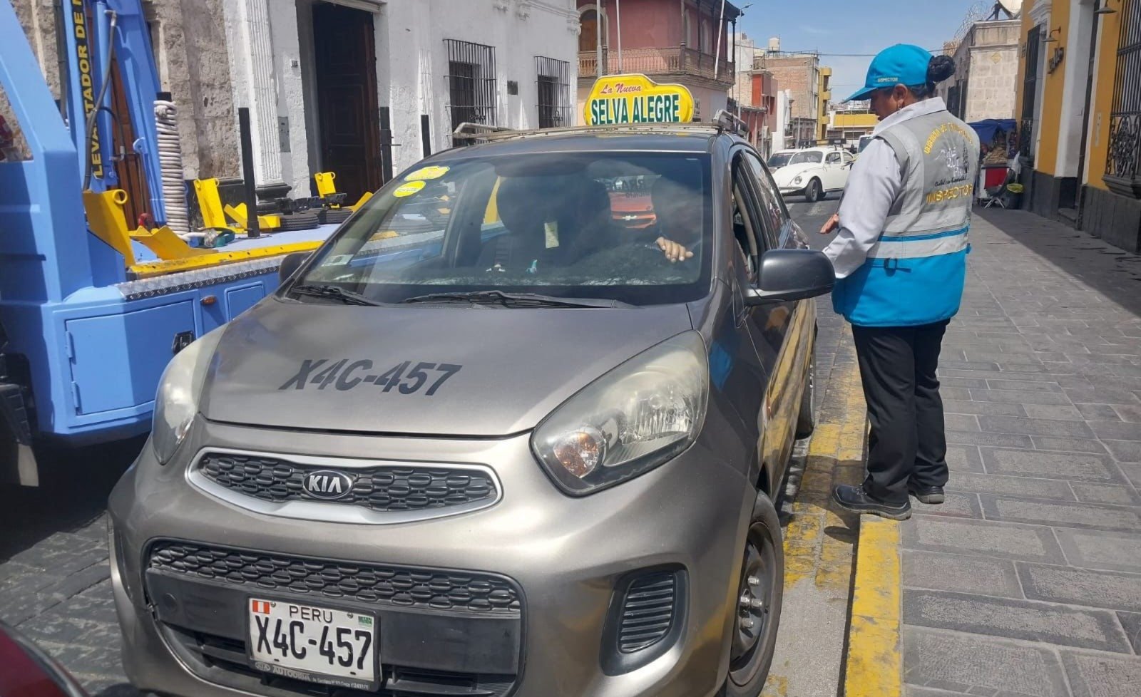 Municipalidad de Arequipa llevó al depósito 34 taxis informales durante operativos de control