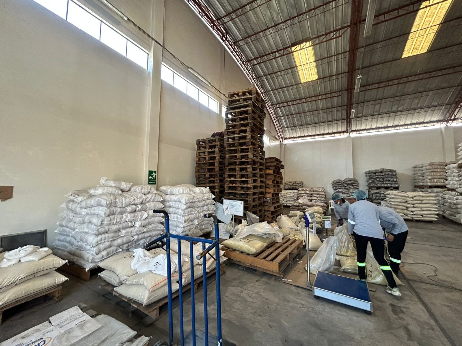 Municipalidad de Arequipa asegura abastecimiento de alimentos para ollas comunes y comedores