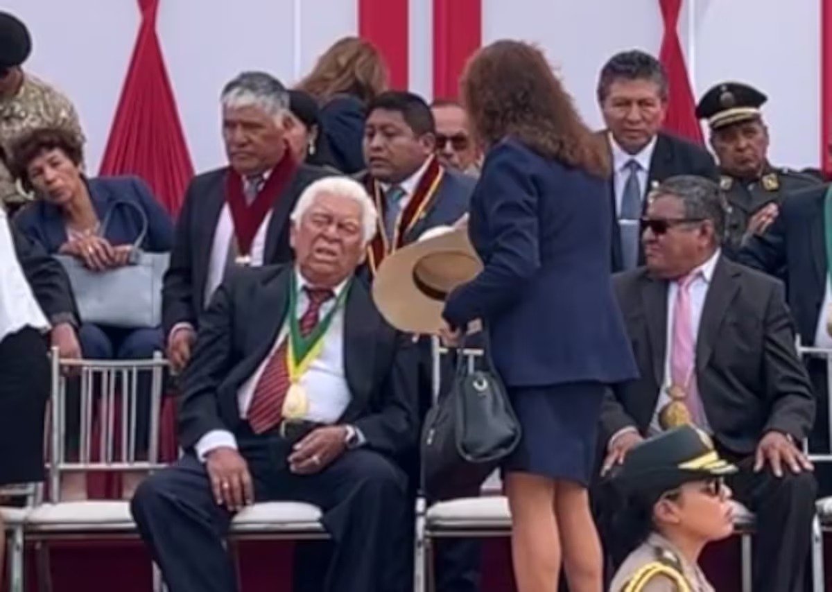 Alcalde de San Juan de Siguas se desmaya durante aniversario de La Joya