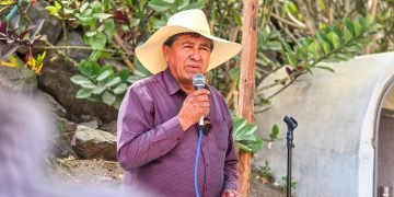 Huber Soncco promete culminar canal independiente para La Joya Nueva