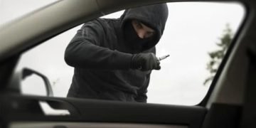 Pareja de esposos es asaltada en falso taxi en la vía Panamericana Sur