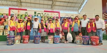 La Joya: juntas vecinales reciben canastas navideñas en reconocimiento a su labor en seguridad