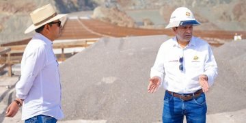 Gobernador Rohel Sánchez supervisa avance final del puente Arequipa–La Joya