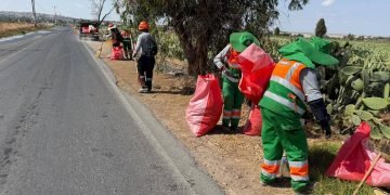 Municipalidad de La Joya ejecuta jornada de limpieza en vía La Joya–El Cruce