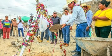 El Triunfo II celebró su aniversario con inicio de obra de muros de contención y graderías en La Joya