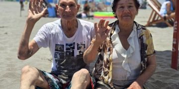 La Joya: adultos mayores del CIAM realizaron viaje recreativo a la playa como parte de programa social municipal