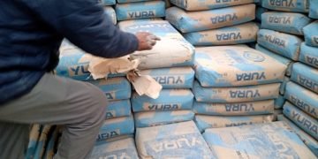 Denuncian retiro irregular de 18 bolsas de cemento en obra municipal de La Joya