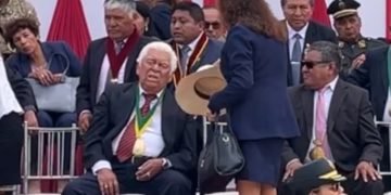 Alcalde de San Juan de Siguas se desmaya durante aniversario de La Joya